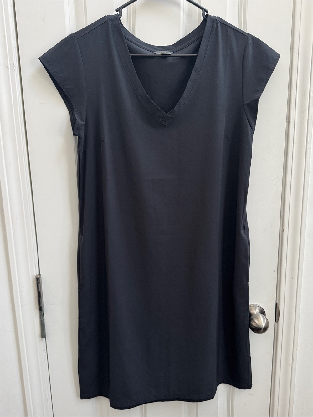 Eddie Bauer Black V-Neck Cap Sleeve Midi Dress w/ Pockets